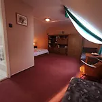 Erika Vendeghaz Centrumban 度假居 *
